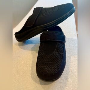 Orthofeet Womens 10 EE black Adjustable Strap Comfort Mule Slippers Orthopedic